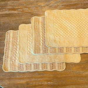 🍽️ Set of 4 Better Homes & Gardens Placemats